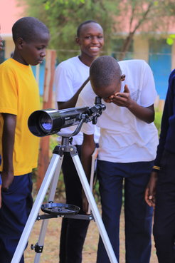 The students were very keen to try out the new telecopes and perform simple observations.