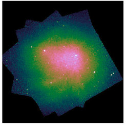 Abb 2: Röntgenbild des Coma Haufens aufgenommen vom Chandra Observatorium. Die Unterstruktur, die in dem Bild zu sehen ist, bedeutet, dass sich das Gas, das die Röntgenstrahlen emitiert bewegt.
