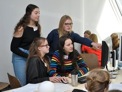 In Gruppen bearbeiteten sie wissenschaftliche Fragestellungen.