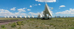 The 27 antennas of the Very Large Array (VLA) in New Mexico observe the sky simultaneously, forming a single virtual telescope with a gigantic diameter.